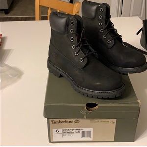 BRAND NEW Black classic timberlands. Never worn